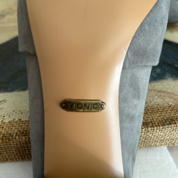 NWOB Vionic suede casual dress shoes size 6.5 - Picture 5 of 6